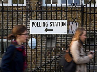 UK Polling starts in tight ele...